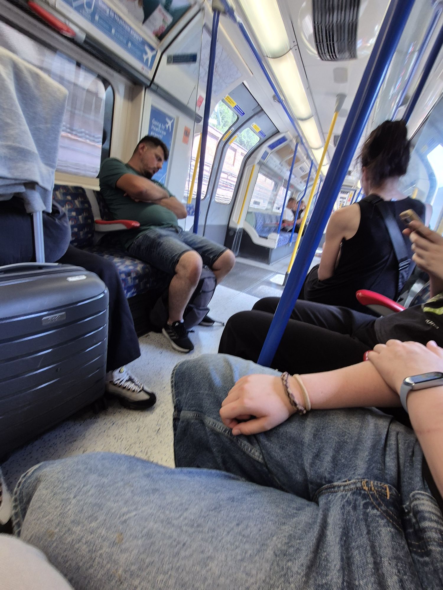 Pici metróval a Piccadillyre